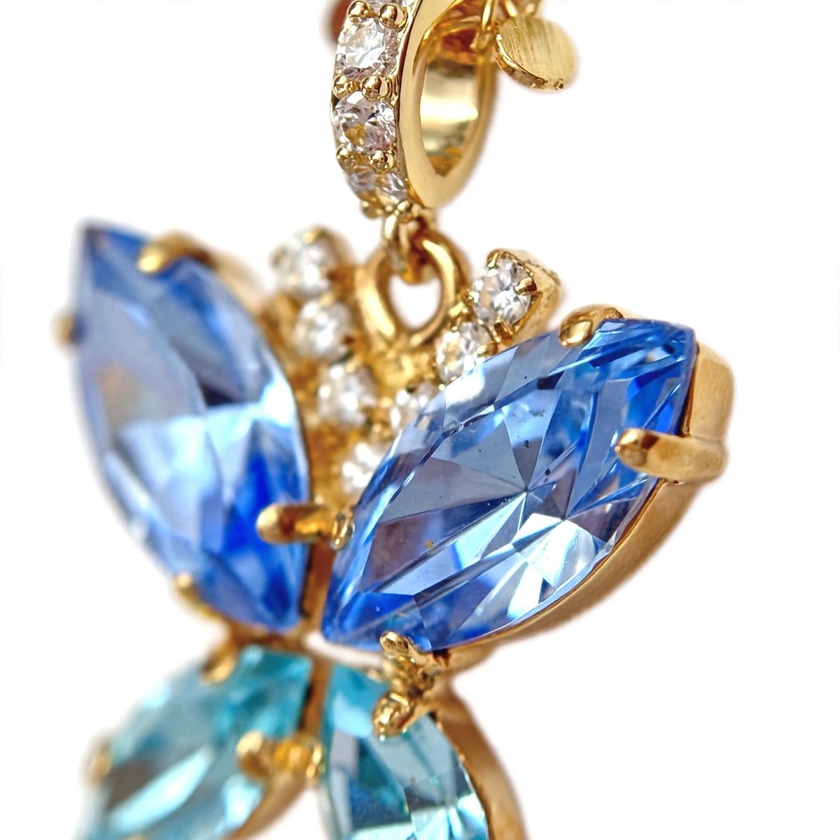 The Pendant of Regency · Luna ·